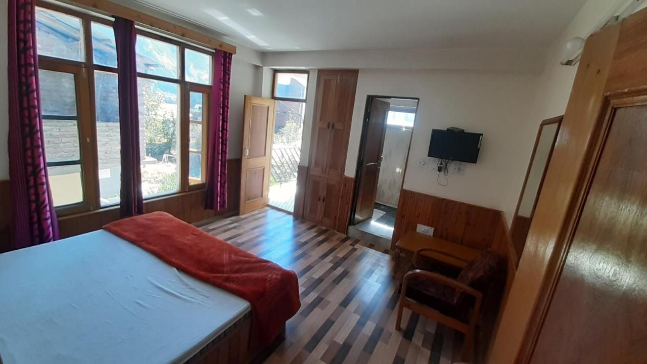 Hostel Hadimba Regency Manāli Exteriér fotografie