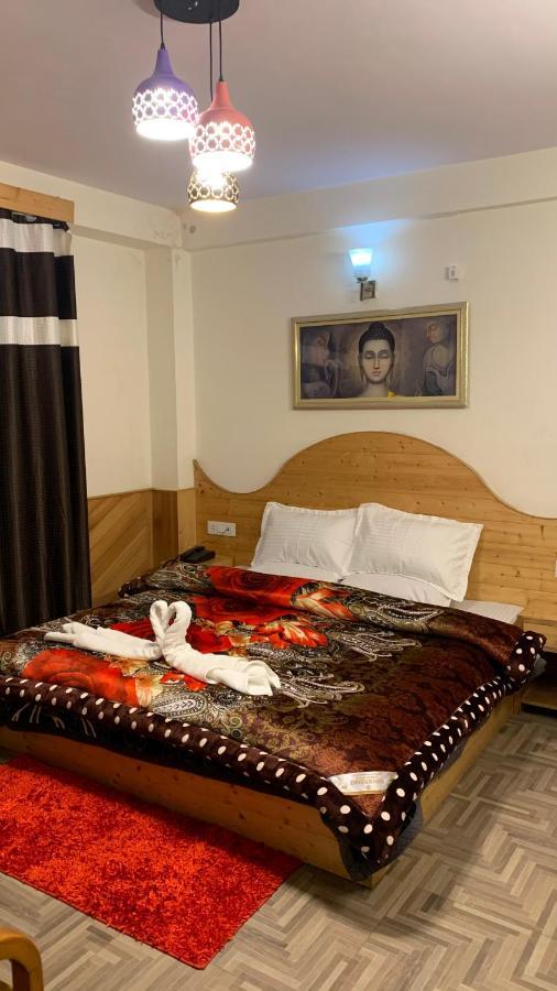 Hostel Hadimba Regency Manāli Exteriér fotografie