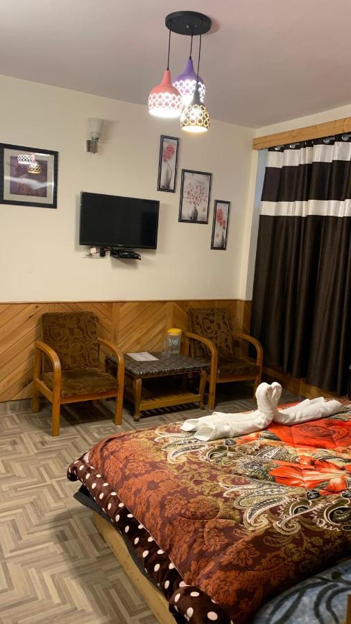 Hostel Hadimba Regency Manāli Exteriér fotografie