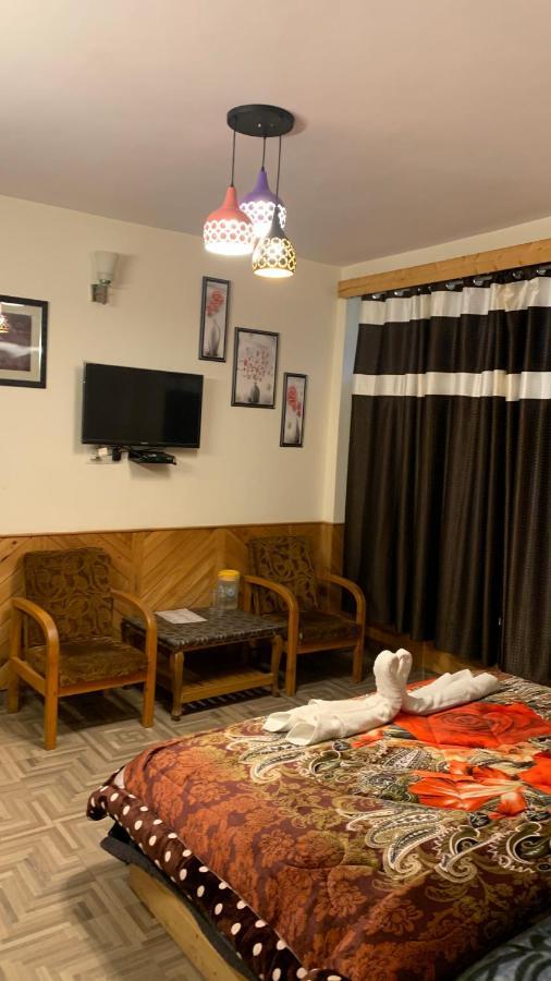 Hostel Hadimba Regency Manāli Exteriér fotografie